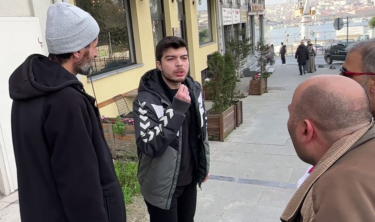 Filistin'e destek yürüyüşünden dönen vatandaşa yumruk atmıştı! O, sanık hakim karşısında