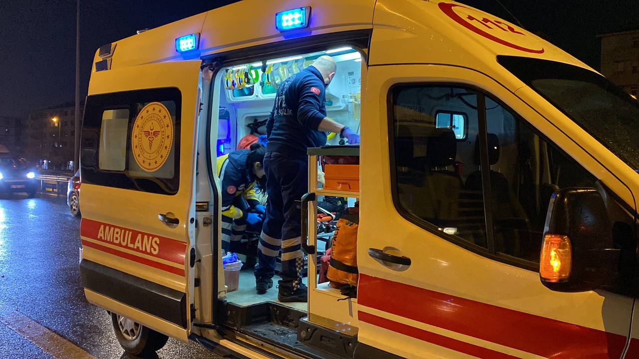 TEM'de korkunç kaza! Hakimiyetini kaybeden otomobil beriyerlere ok gibi saplandı!