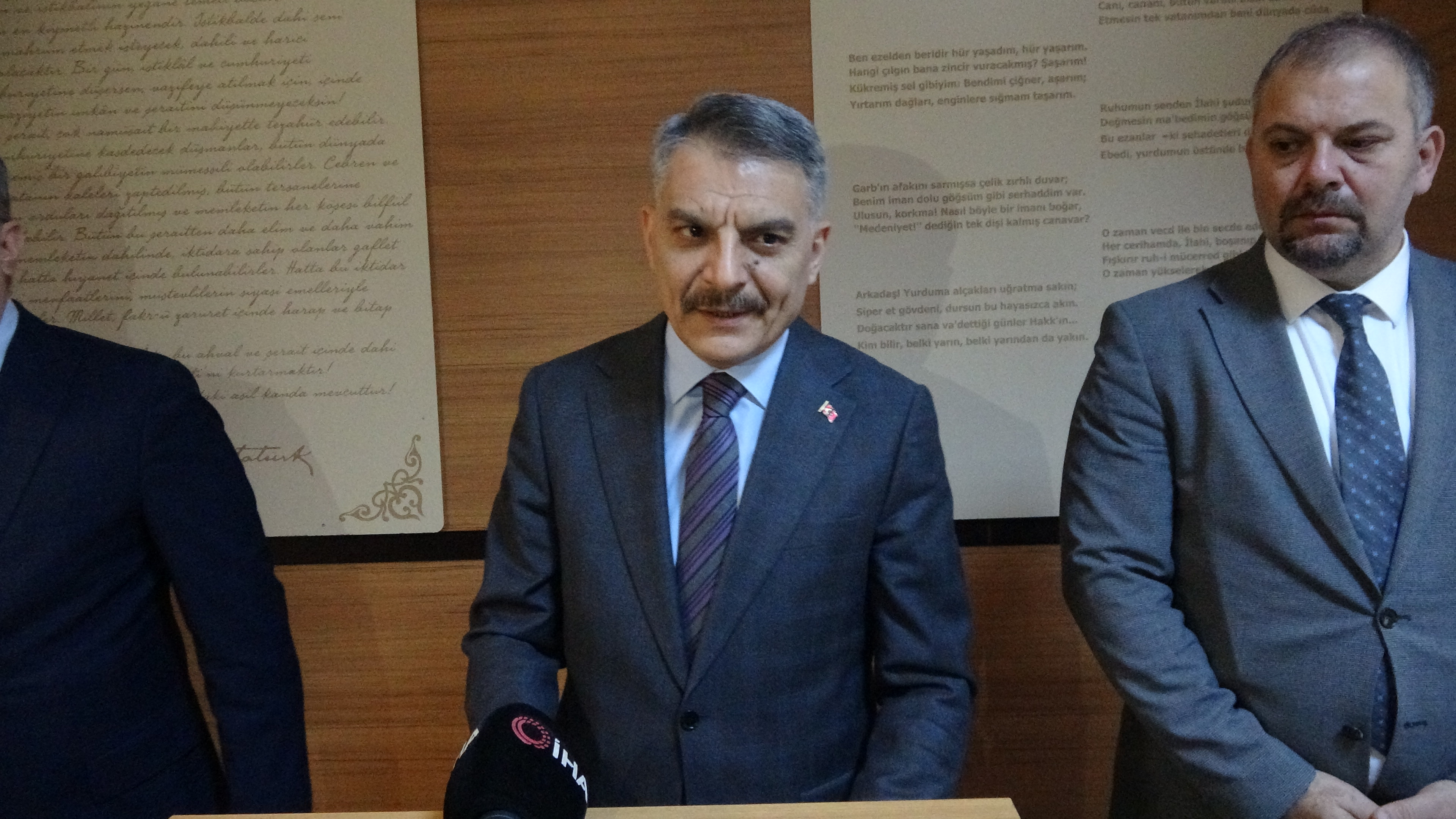 Dikkatsizlik ve tedbirsizlik kaza getirdi! Yozgat'ta yolcu otobüsü kaza yaparak yan yattı! ölü ve çok sayıda yaralı var!