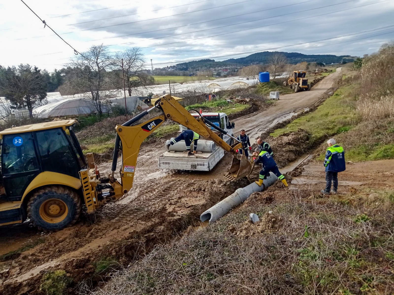 Pendik'te Tespit Edilen, Bozuk Köy Yolları Onarılıyor