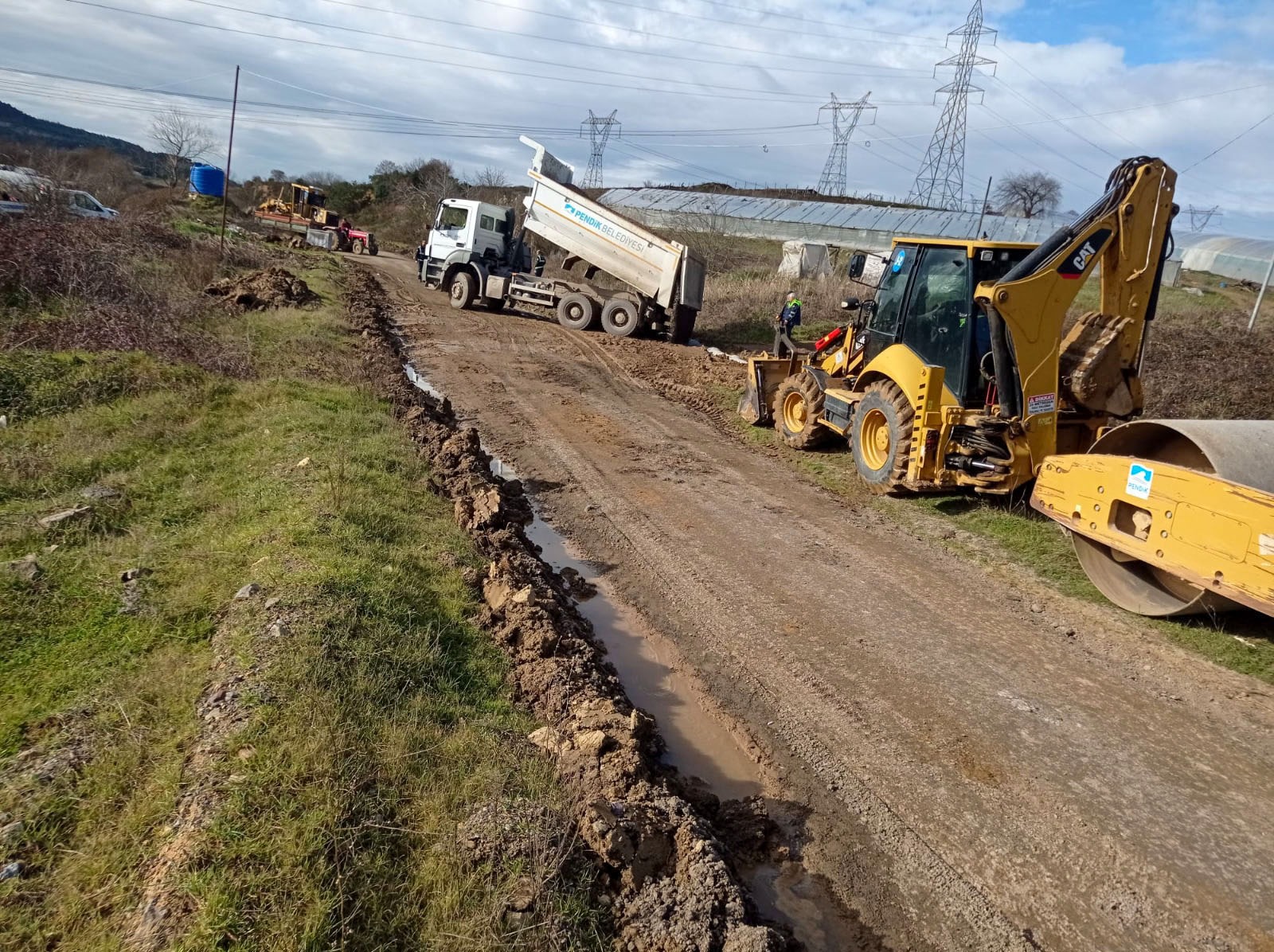 Pendik'te Tespit Edilen, Bozuk Köy Yolları Onarılıyor