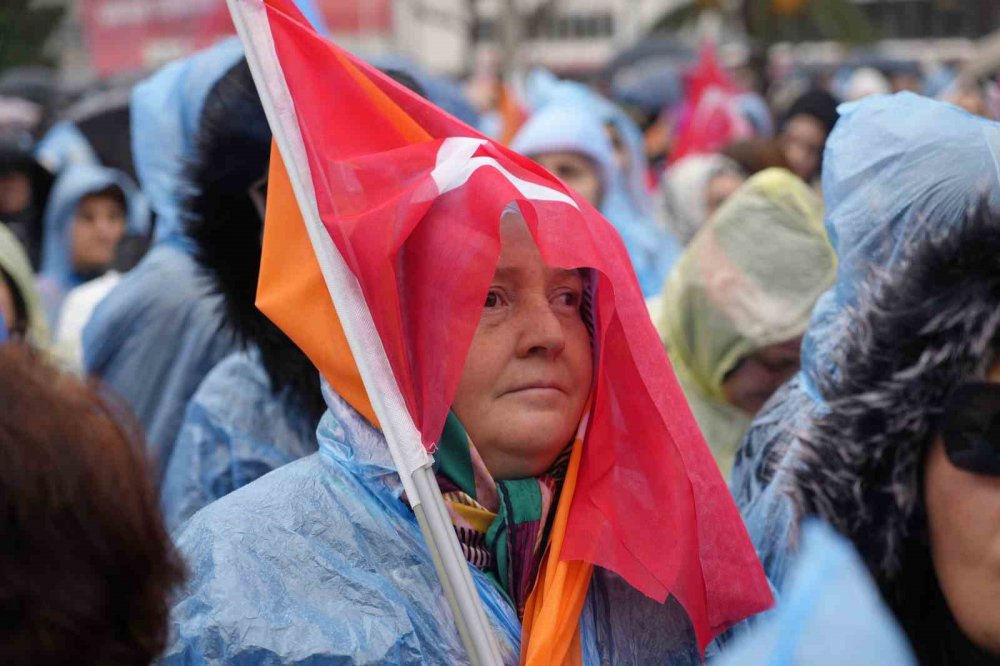 Cumhurbaşkanı Erdoğan'dan CHP'ye eleştiri: "Dün birlikte yoldaşlık ettiklerini bugün sırtından hançerliyorlar"