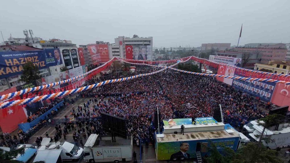 Cumhurbaşkanı Erdoğan'dan CHP'ye eleştiri: "Dün birlikte yoldaşlık ettiklerini bugün sırtından hançerliyorlar"