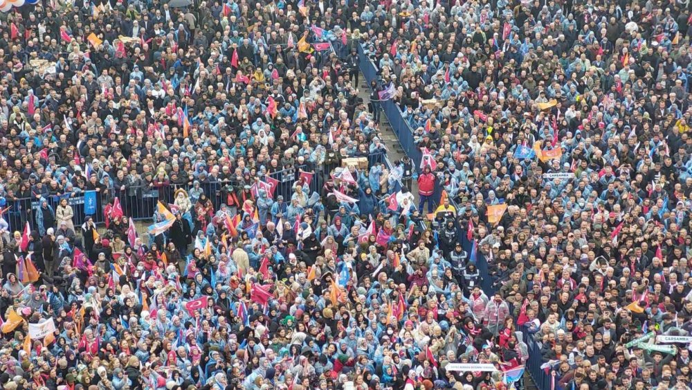 Cumhurbaşkanı Erdoğan'dan CHP'ye eleştiri: "Dün birlikte yoldaşlık ettiklerini bugün sırtından hançerliyorlar"