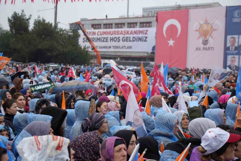 Cumhurbaşkanı Erdoğan'dan CHP'ye eleştiri: "Dün birlikte yoldaşlık ettiklerini bugün sırtından hançerliyorlar"