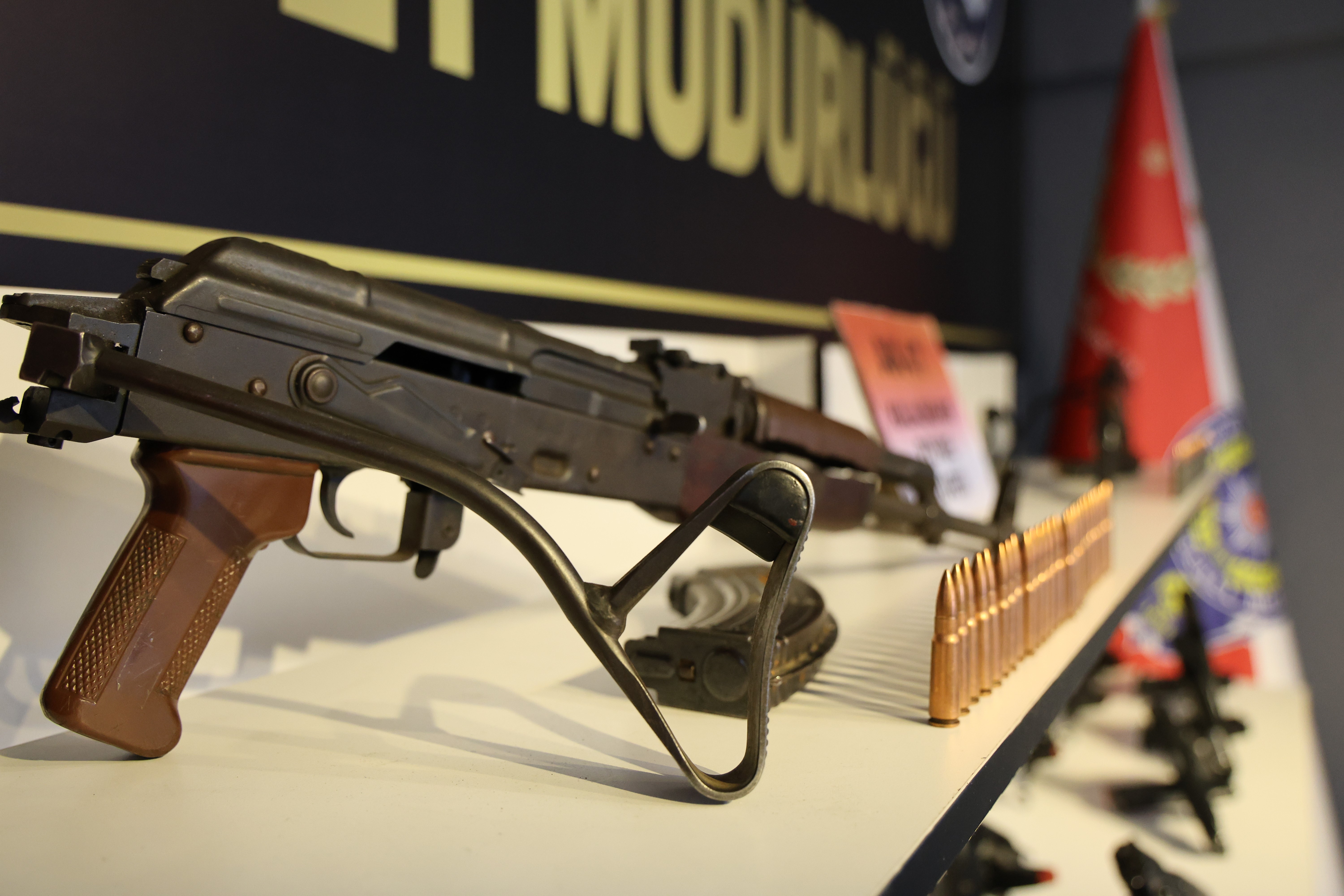 Adana’da başarılı operasyon! 45 ruhsatsız silah ele geçirirken 346 suçlu da yakalandı!