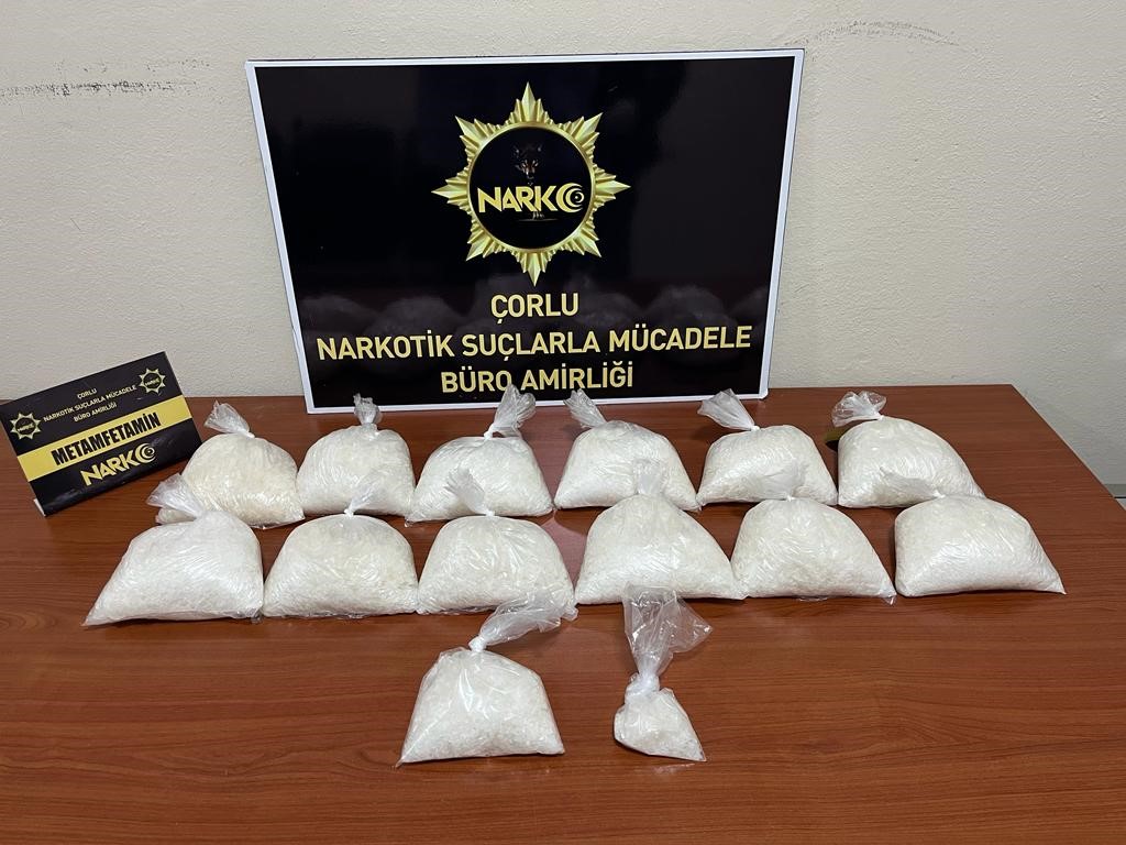 Tekirdağ'da nefes kesen operasyon! 6 ay süren takibin ardından poşet poşet uyuşturucu ile yakalandılar!