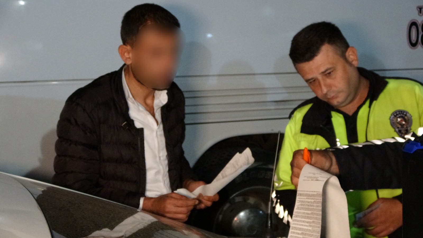 Otobüsteki yolcuların hayatını hiçe saydı! Üst üste kaza atlatan şoförü, yolcular ihbar etti!