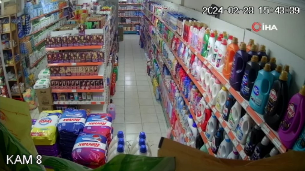 Gemlik'teki deprem anı, marketteki kameralara böyle yansıdı!