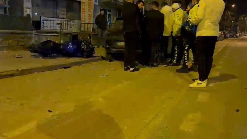 2 gencin yaralandığı kaza aksiyon kamerasında