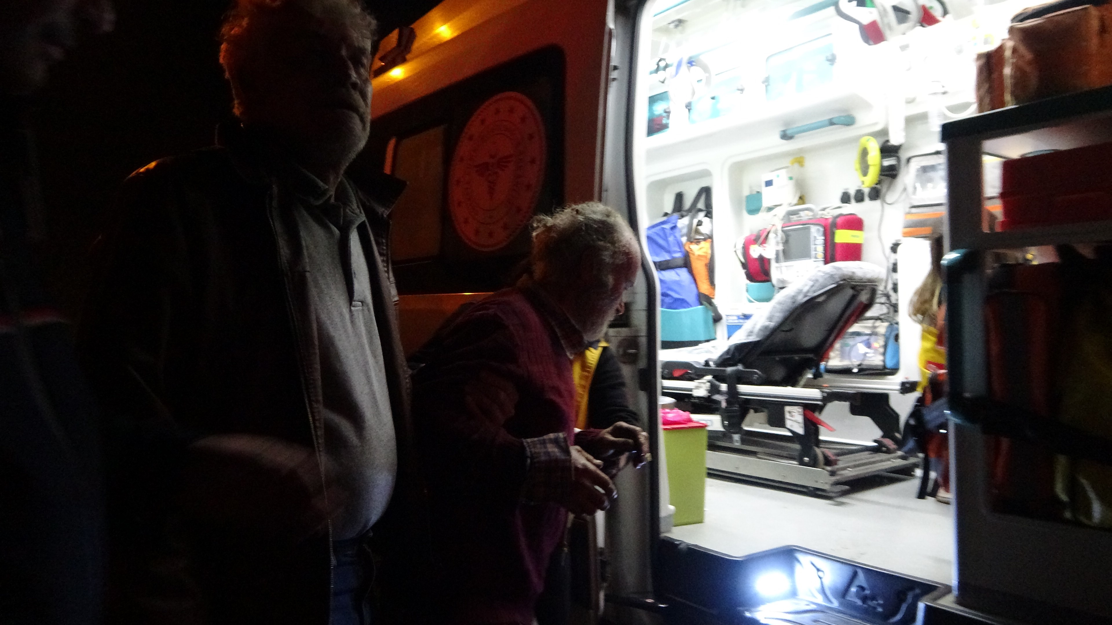 Adana’ gece yarısı feci yangın! Anne ve iki oğlu yanan evde can verdi!