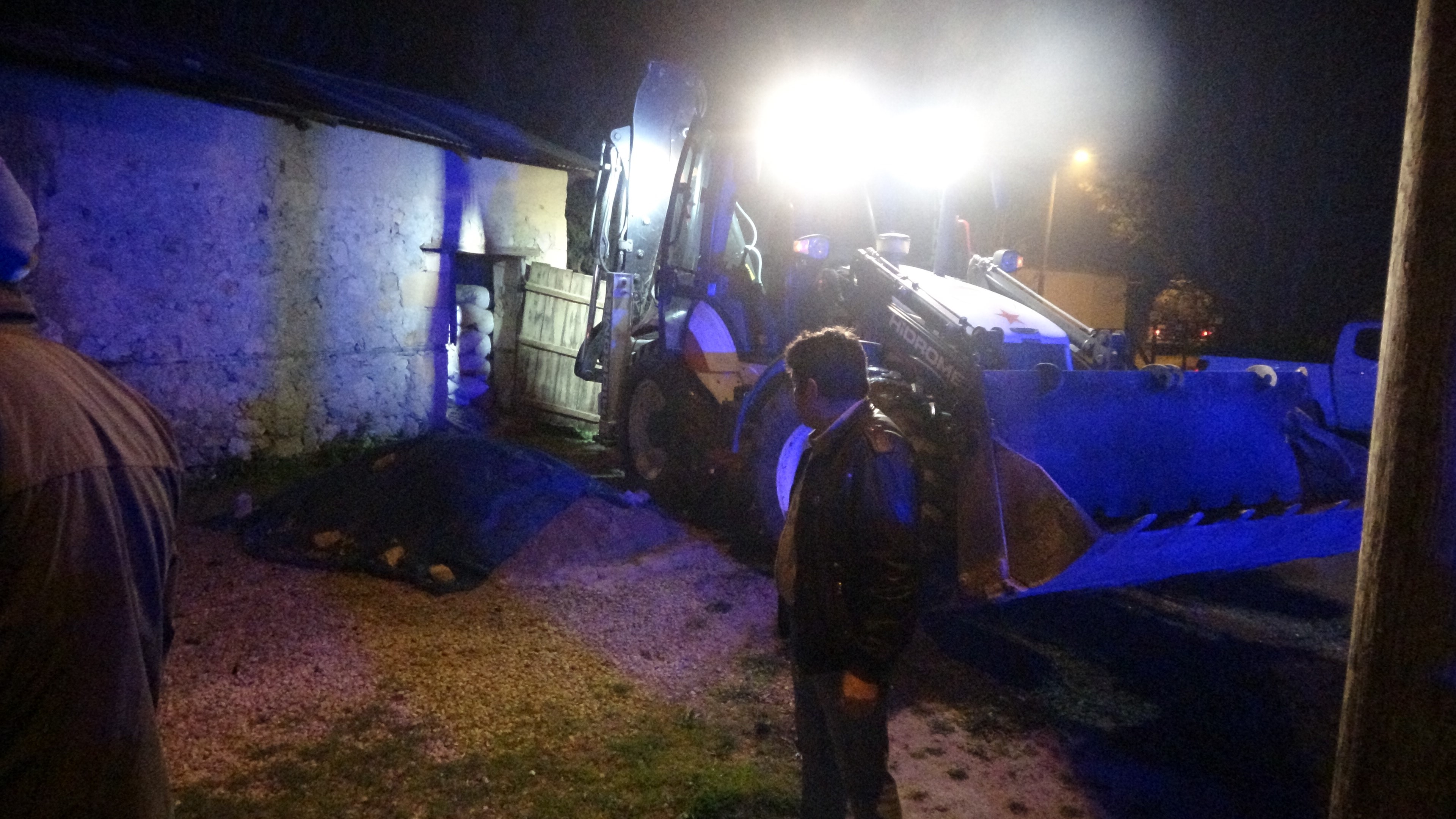 Adana’ gece yarısı feci yangın! Anne ve iki oğlu yanan evde can verdi!