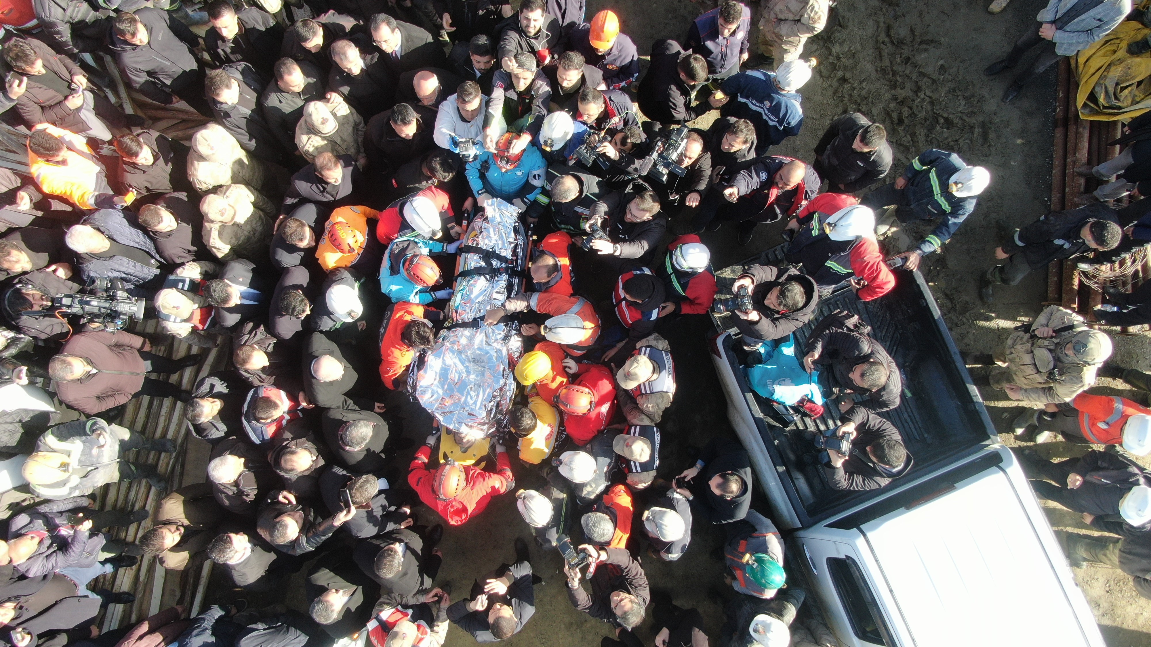 Göçük altında kalan 4 işçiden biri maden sahibinin oğluymuş!