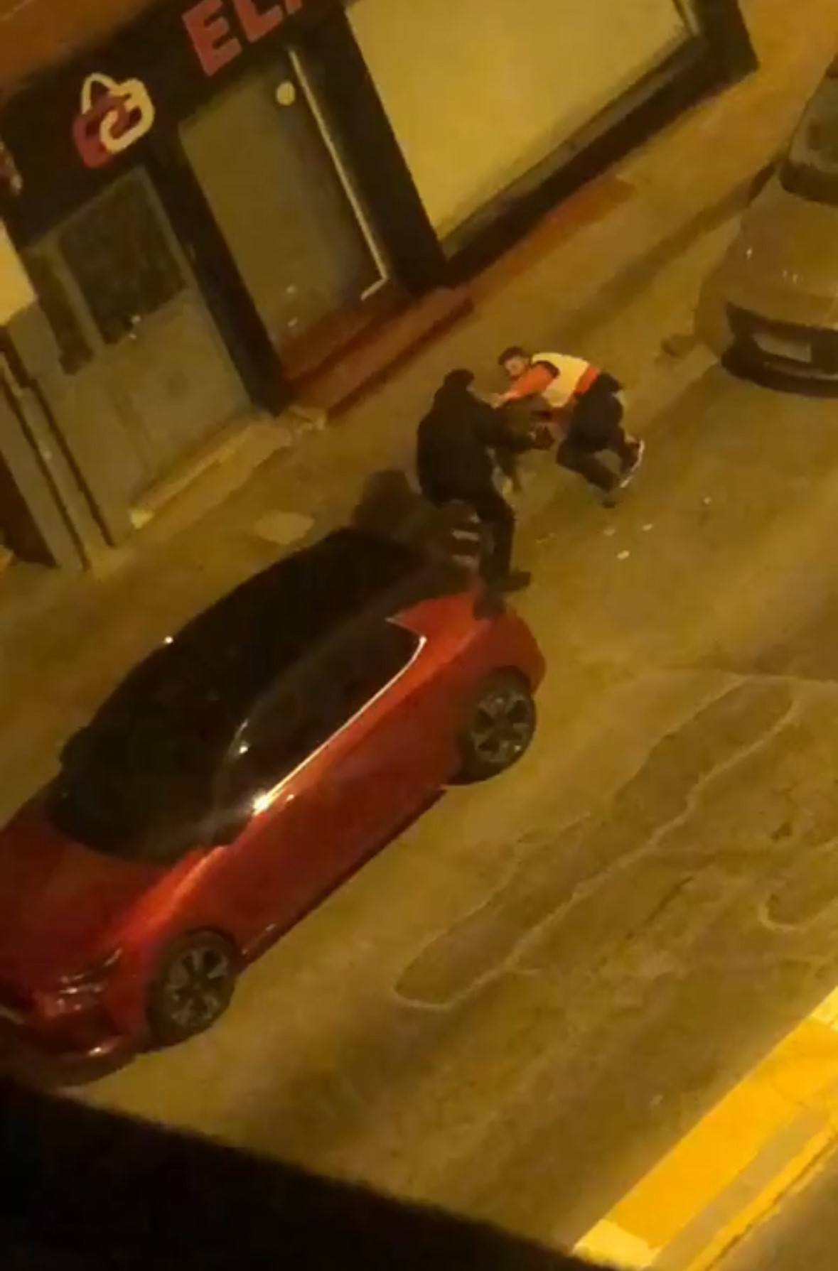 İstanbul’da olaylı gece! Kendisine zorla içkisini ödettiren adama, mekan çıkışı silahla kurşun yağdırdı!