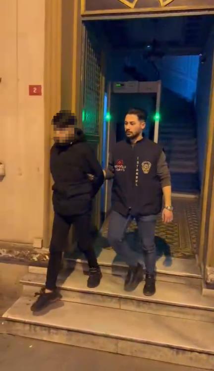 İstanbul’da olaylı gece! Kendisine zorla içkisini ödettiren adama, mekan çıkışı silahla kurşun yağdırdı!