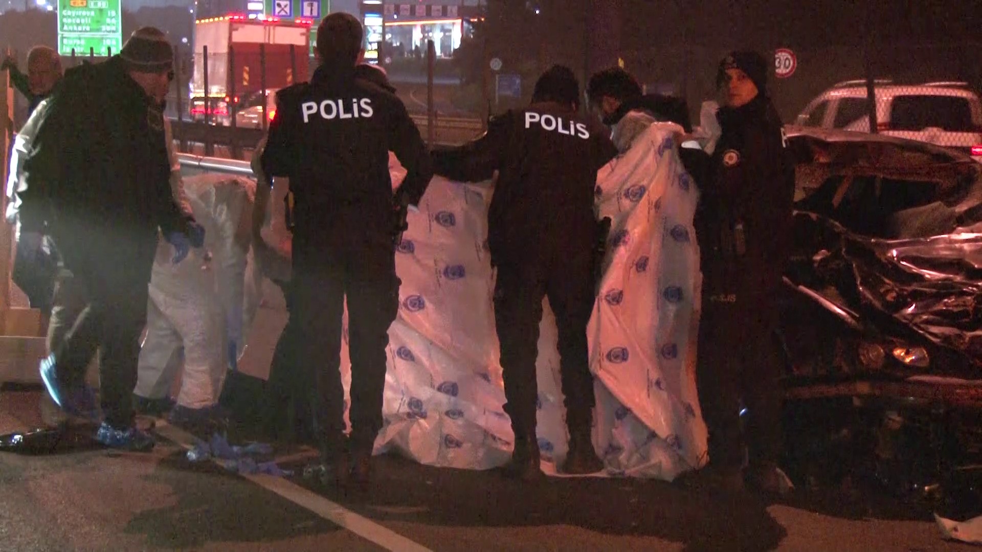 Pendik TEM Otoyolu'nda katliam gibi kaza! 5 kişi yolun karşısına geçmek isterken feci şekilde can verdi