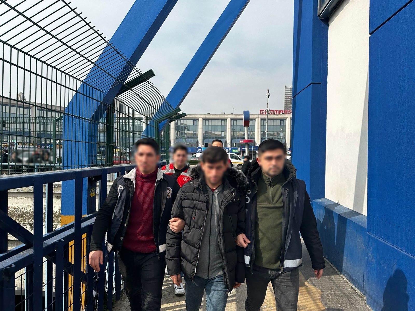 İstanbul polisi başlattığı göçmen kaçakçılığı çalışmalarında, 545 düzensiz göçmen yakaladı!