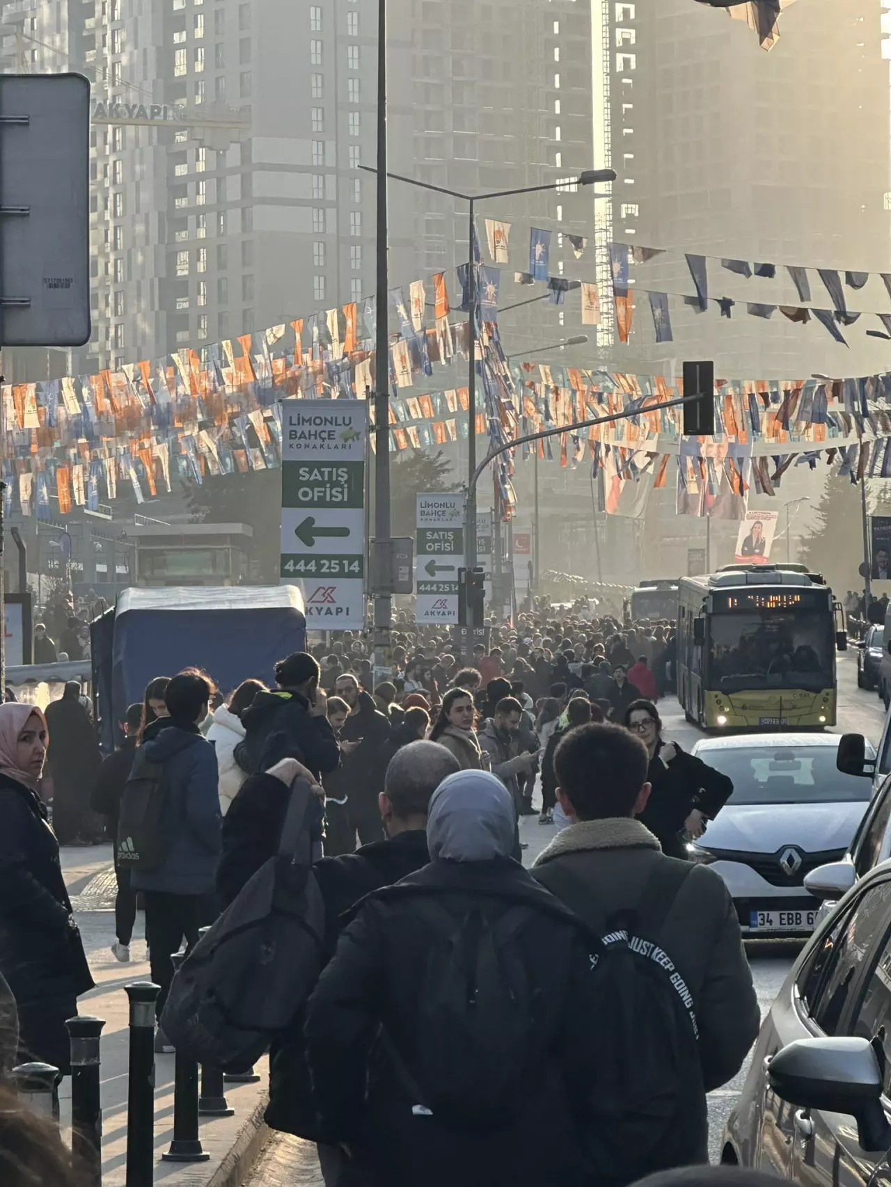 İstanbullular sabah sabah kabusu yaşadı! Üsküdar - Çekmeköy metro hattı arızalanınca binlerce kişi mağdur oldu!