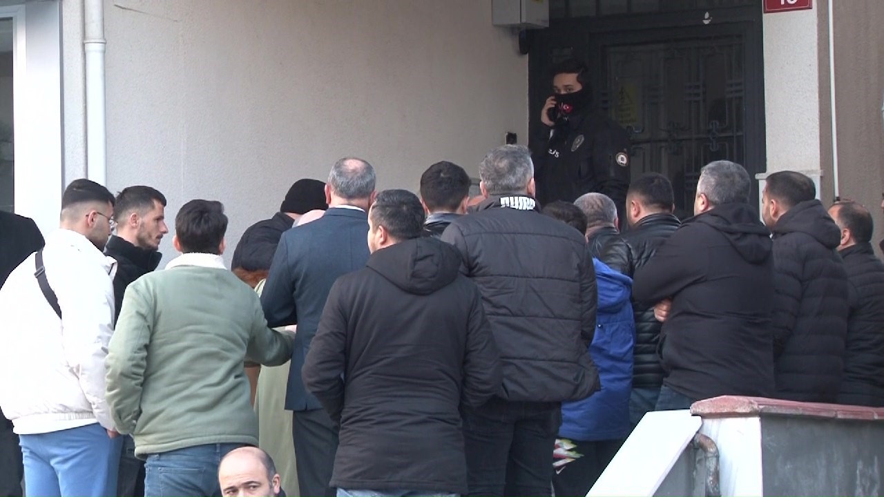 Ataşehir'de şüpheli ölüm! Alışverişten dönen kadın, yakınları tarafından evinde ölü bulundu!