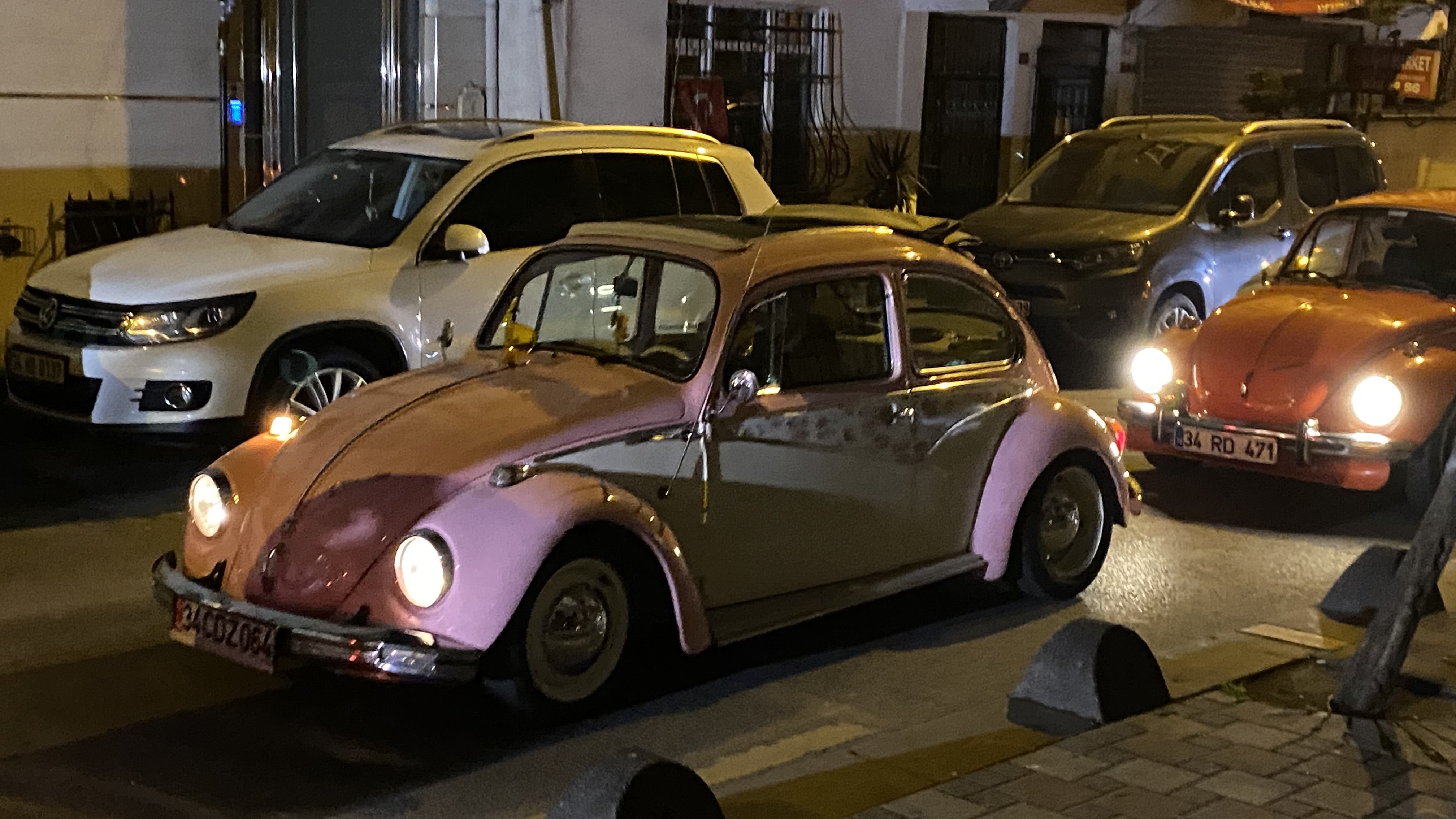 Bu da yeni nesil 'vosvoslu' Ramazan davulcuları! Sahura uyandırdıkları vatandaşların ilgi odağı oldular!