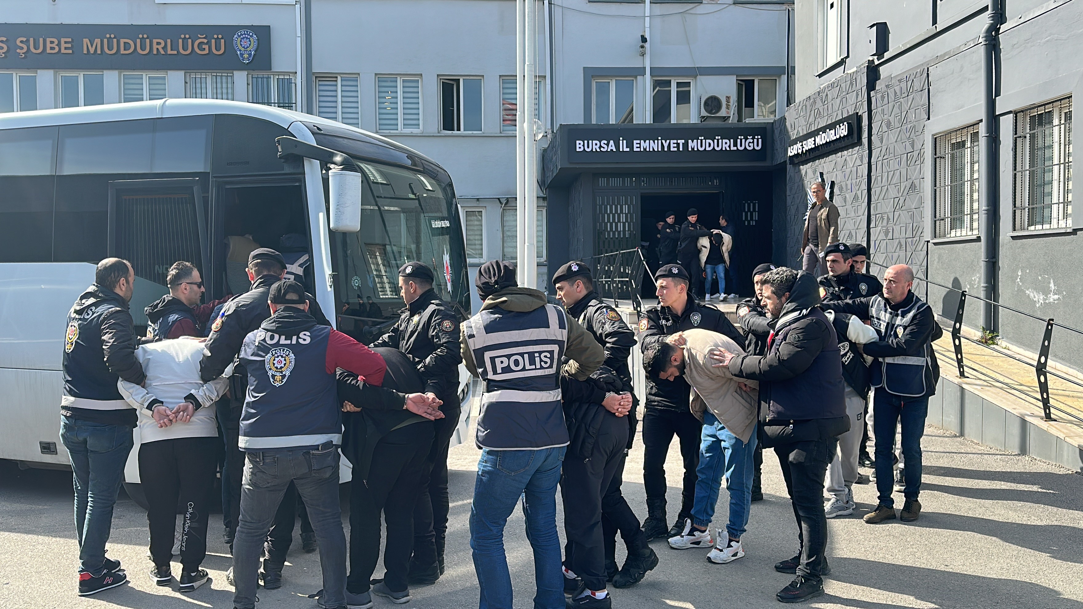 Bursa’da şafak vakti operasyonu! Fuhuş çetesi çökertildi! Çok sayıda tutuklama var...
