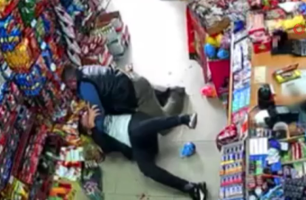 Esenyurt’ta markette yumruklar havada uçuştu! “1.5 TL’lik komisyon” kavgası kamerada