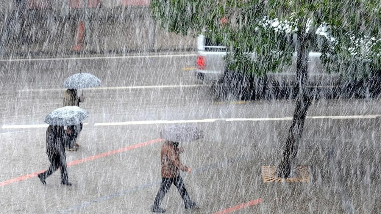 Meteoroloji'den uyarı geldi! Kışlıkları kaldırmayın! Sıcaklıklar kaç derece düşecek? Yağmur sürecek mi? Cuma günü hava nasıl!