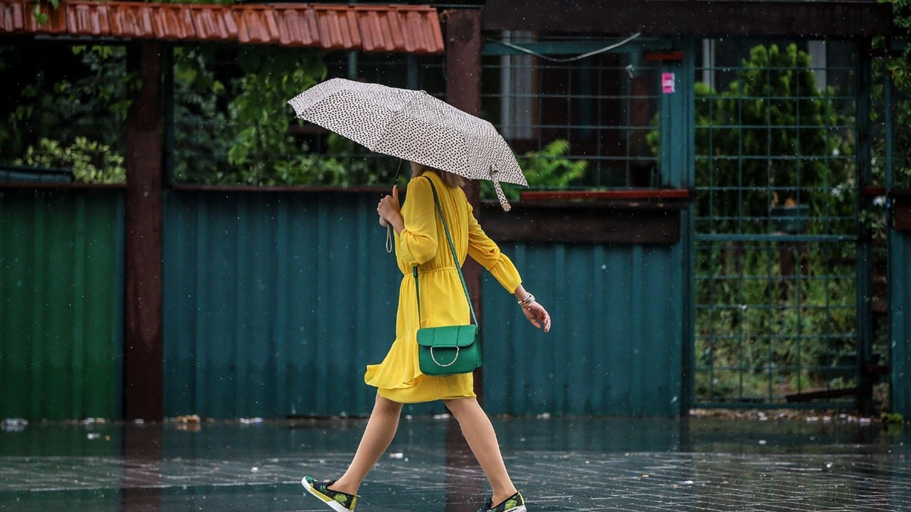 Meteoroloji'den uyarı geldi! Kışlıkları kaldırmayın! Sıcaklıklar kaç derece düşecek? Yağmur sürecek mi? Cuma günü hava nasıl!