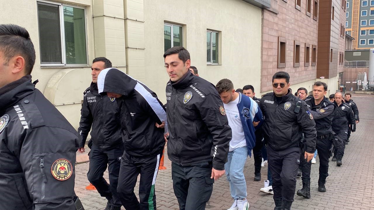 Kayseri'de çete operasyonu! 'Yılanlar Grubu' lakaplı yasa dışı çete çökertildi!