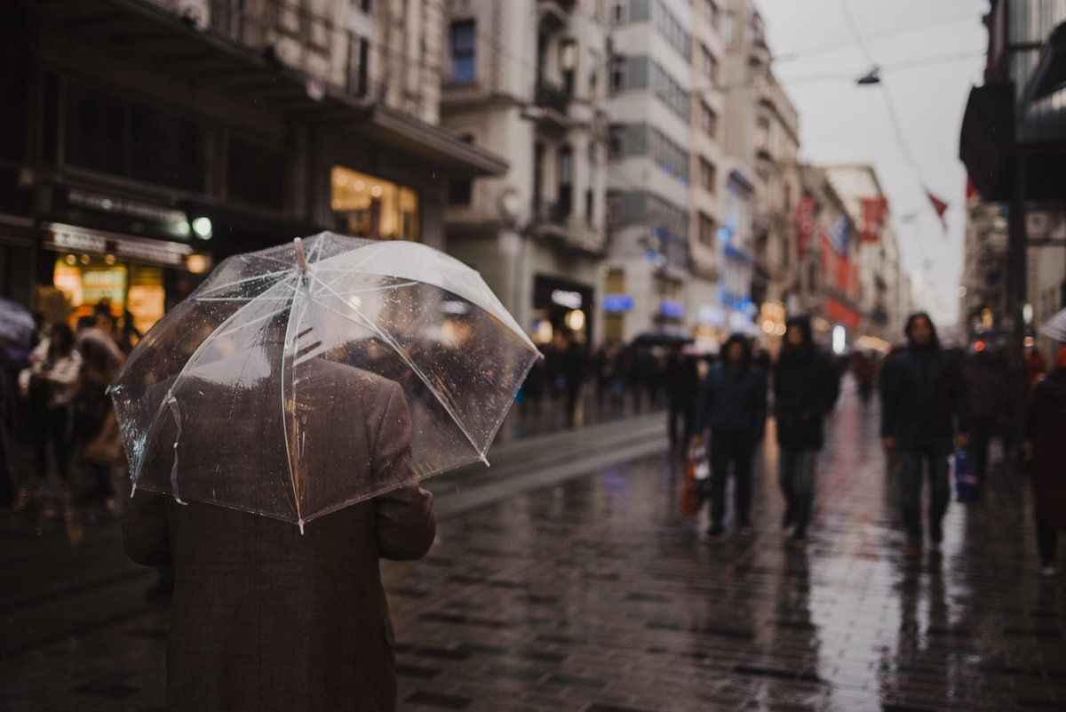 Meteoroloji'den uyarı geldi! Kışlıkları kaldırmayın! Sıcaklıklar kaç derece düşecek? Yağmur sürecek mi? Cuma günü hava nasıl!