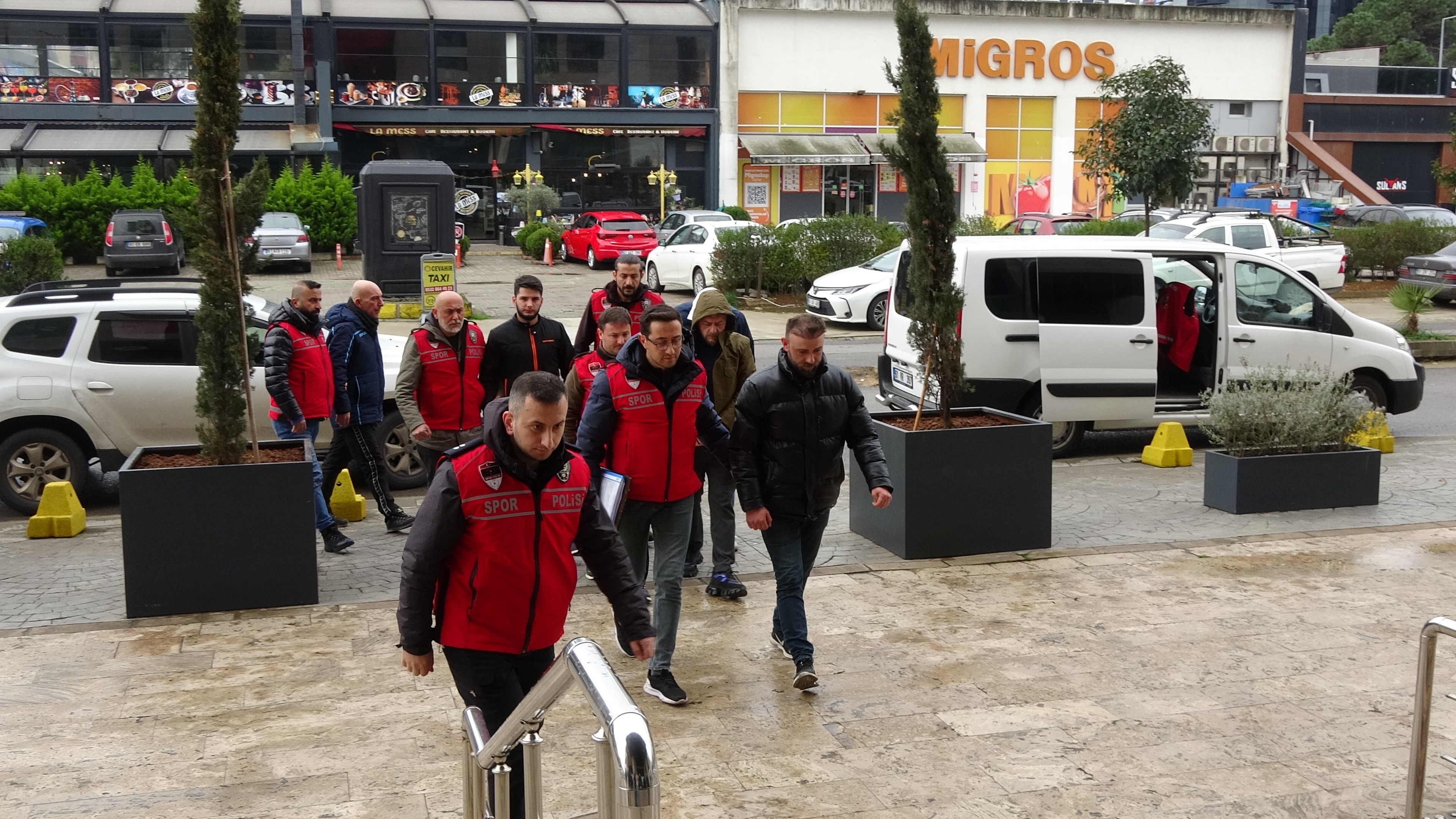 Trabzonspor - Fenerbahçe maçında çıkan olaylardan sorumlu 7 kişi adliyeye sevk edildi!