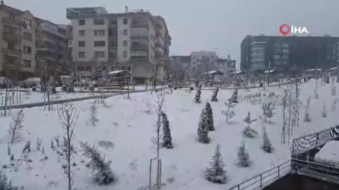 Ankara'ya sabah saatlerinde kar sürprizi!