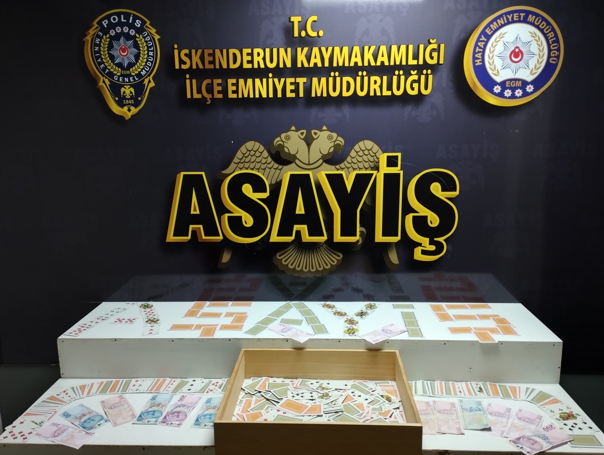 Kumar oynayan şahıslara yapılan baskın kamerada!