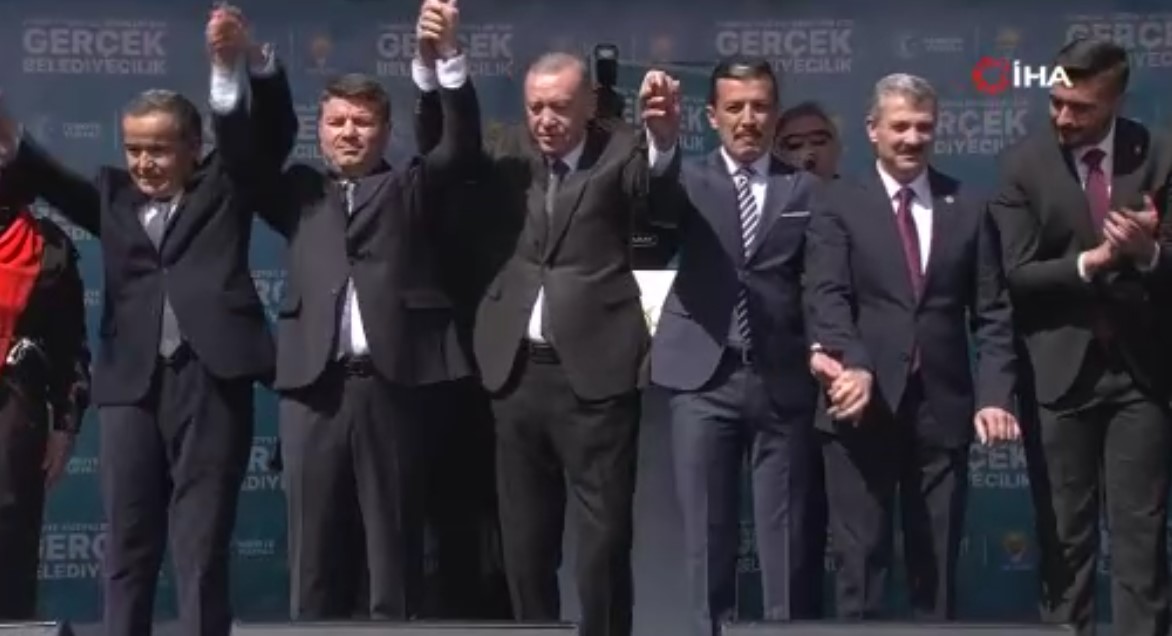 Cumhurbaşkanı Erdoğan Aksaray mitinginde seslendi: ''Mücadele bayrağını daha yukarıya taşıma vaktidir''