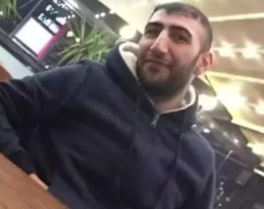 Önce annesi ve kız kardeşini vurdu, sonra camiye gidip intihar etti! O dehşet anı kamerada... 