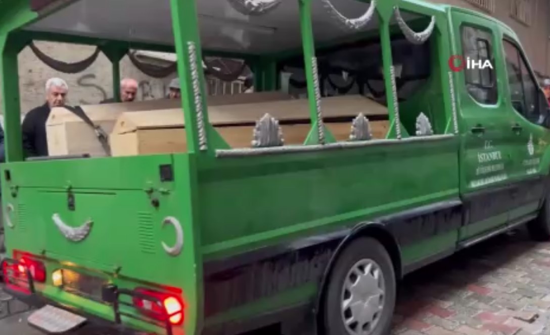 Önce annesi ve kız kardeşini vurdu, sonra camiye gidip intihar etti! O dehşet anı kamerada... 