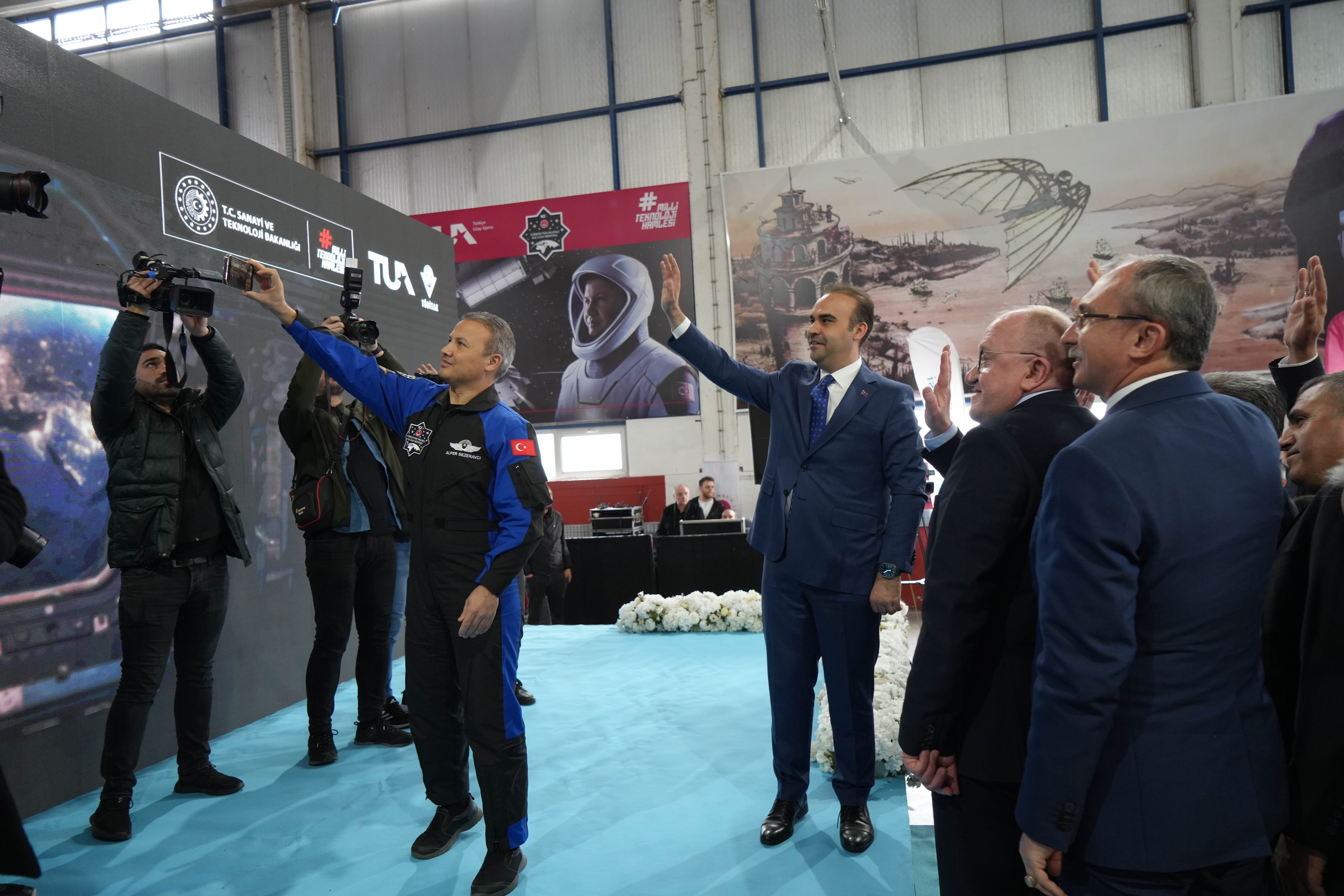 Bakan Kacır, ‘Ay Projesi’ ile müjde verdi! “Hibrit roket motorunu uzayda ateşlemeyi başaran ilk ülke olacağız”