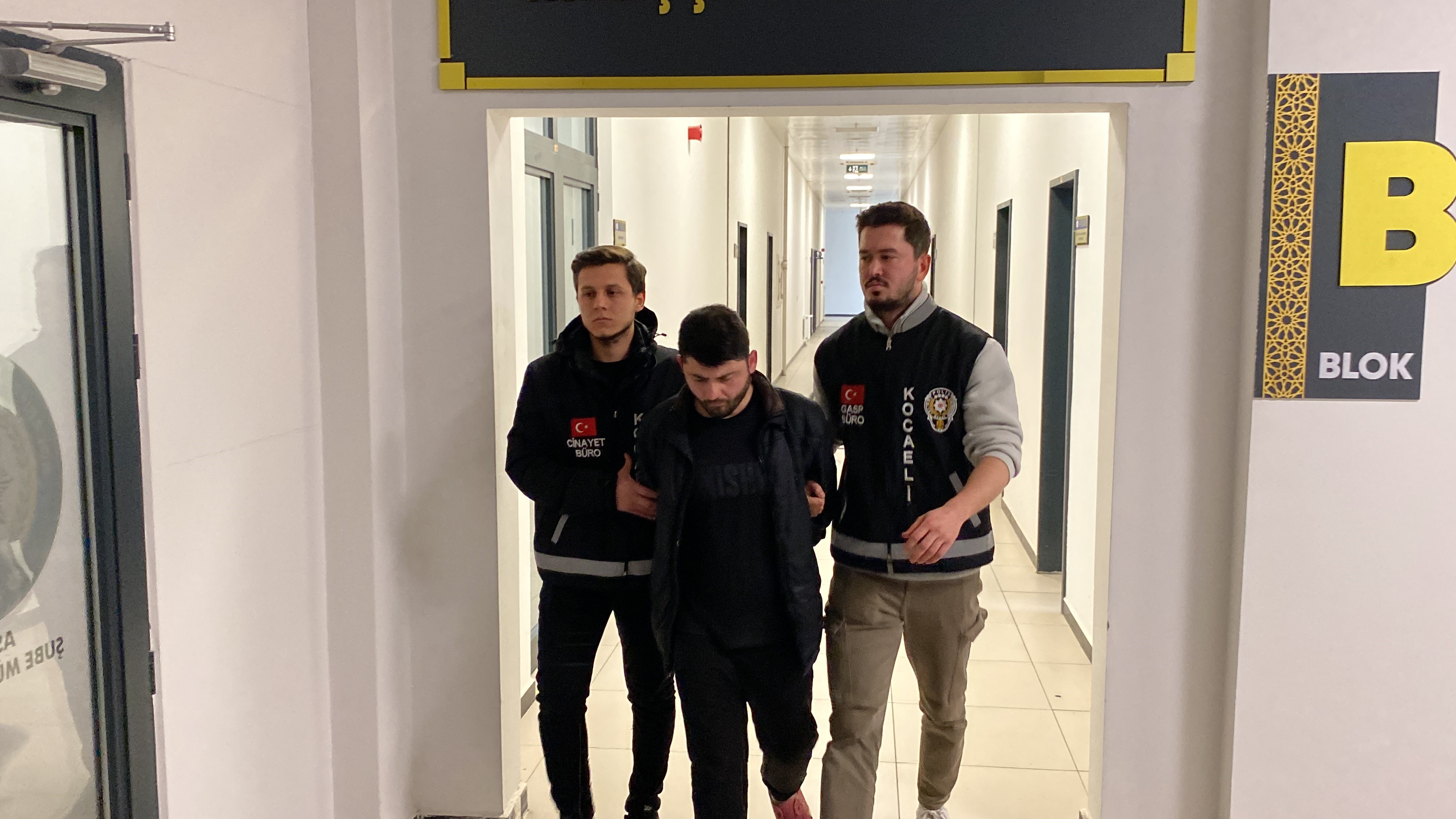 Kocaeli'de korkunç olay! Öfkeli kardeş abisinin boğazını kesti!