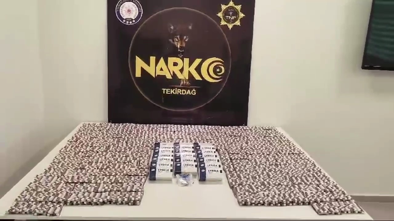 Tekirdağ'da uyuşturucu yüklü otomobili, çekici ile kamufle etmeye çalıştılar!