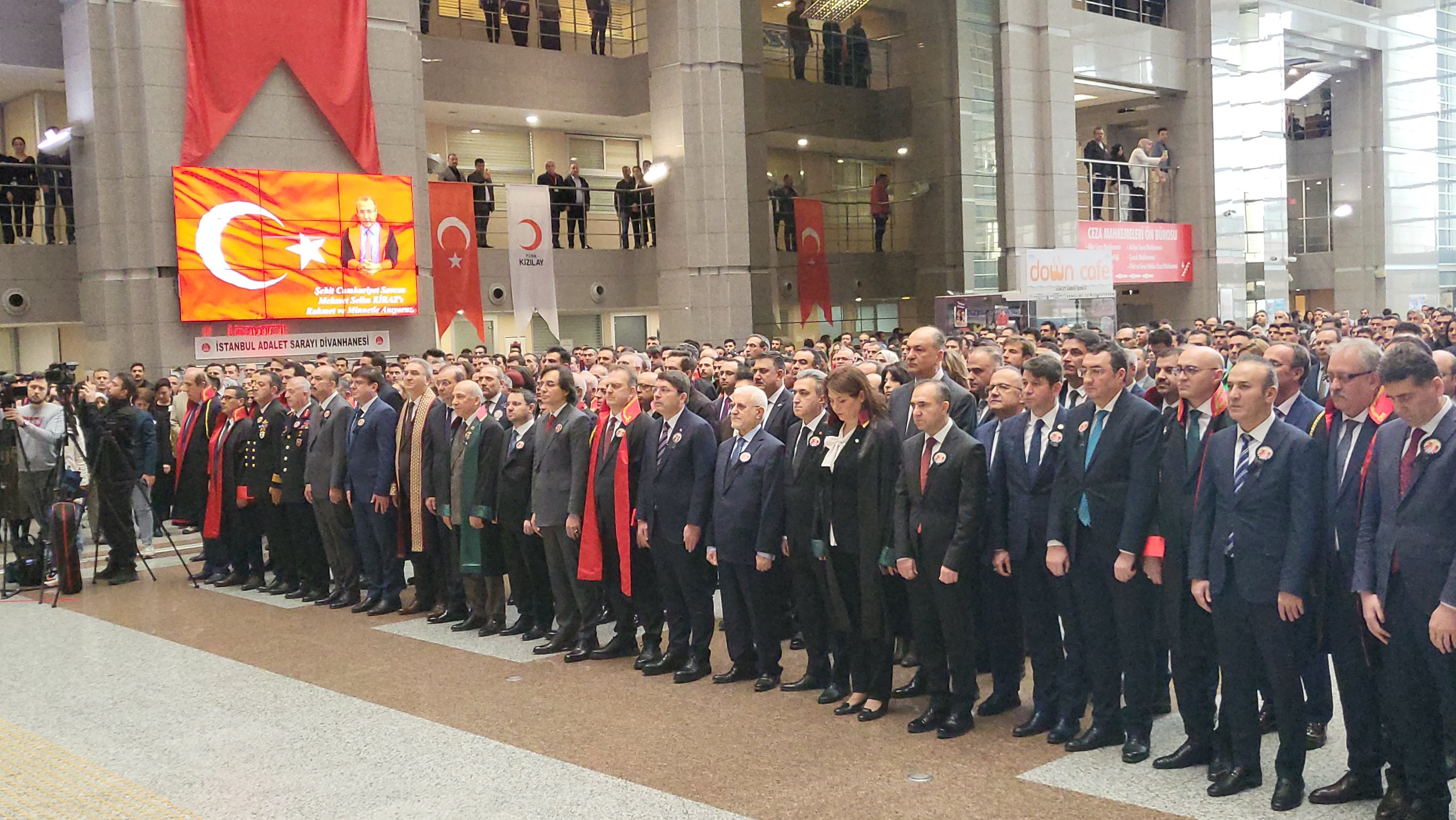 Savcı, Mehmet Selim Kiraz’ın şehit oluşunun 9’uncu yıl dönümünde İstanbul Adalet Sarayında tören düzenlendi