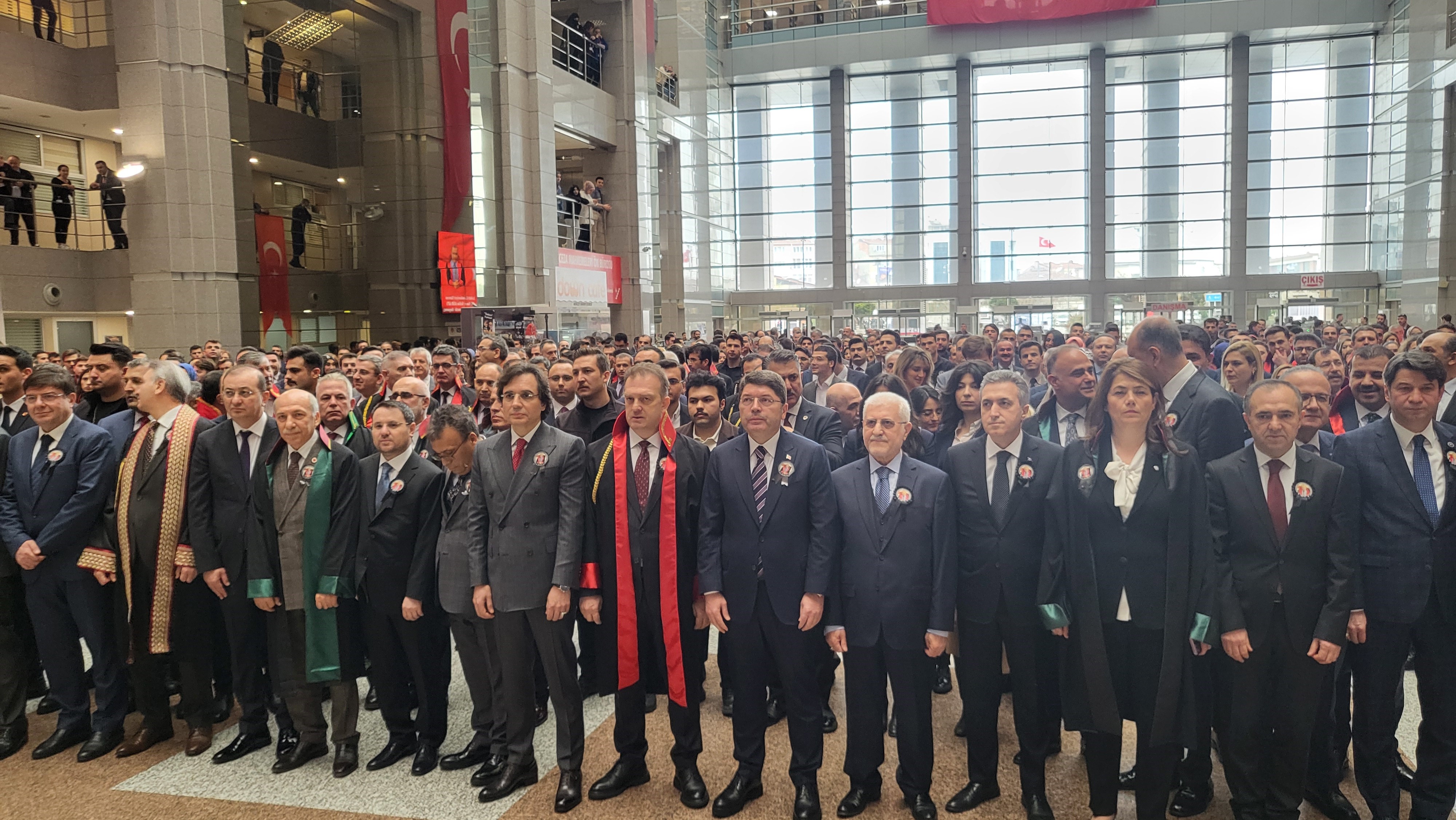 Savcı, Mehmet Selim Kiraz’ın şehit oluşunun 9’uncu yıl dönümünde İstanbul Adalet Sarayında tören düzenlendi