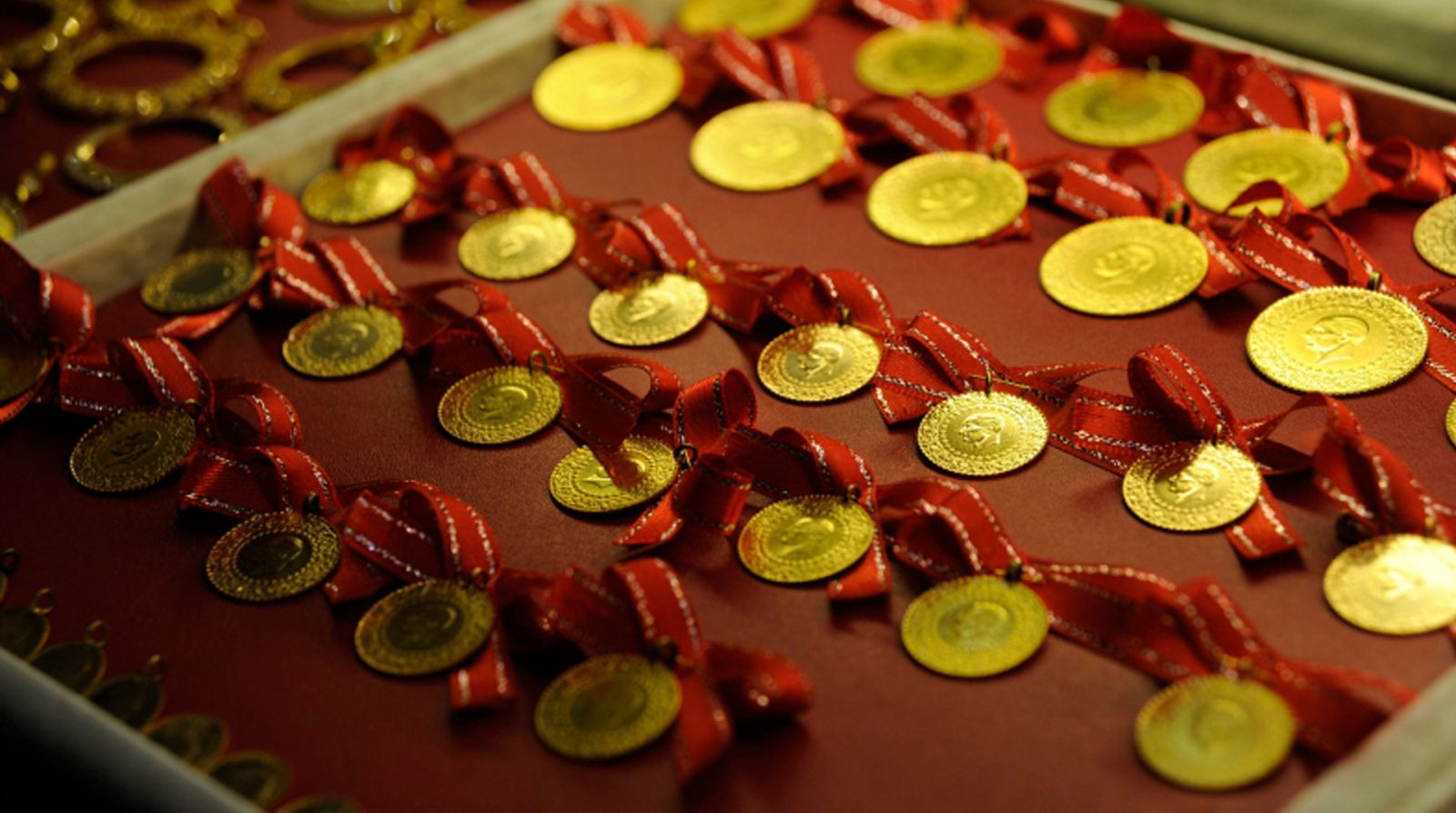 Altın ve Dolarda son durum! Gram altın uçuşa geçti! Dolar çıkacak mı? İşte piyasalarda son durum...