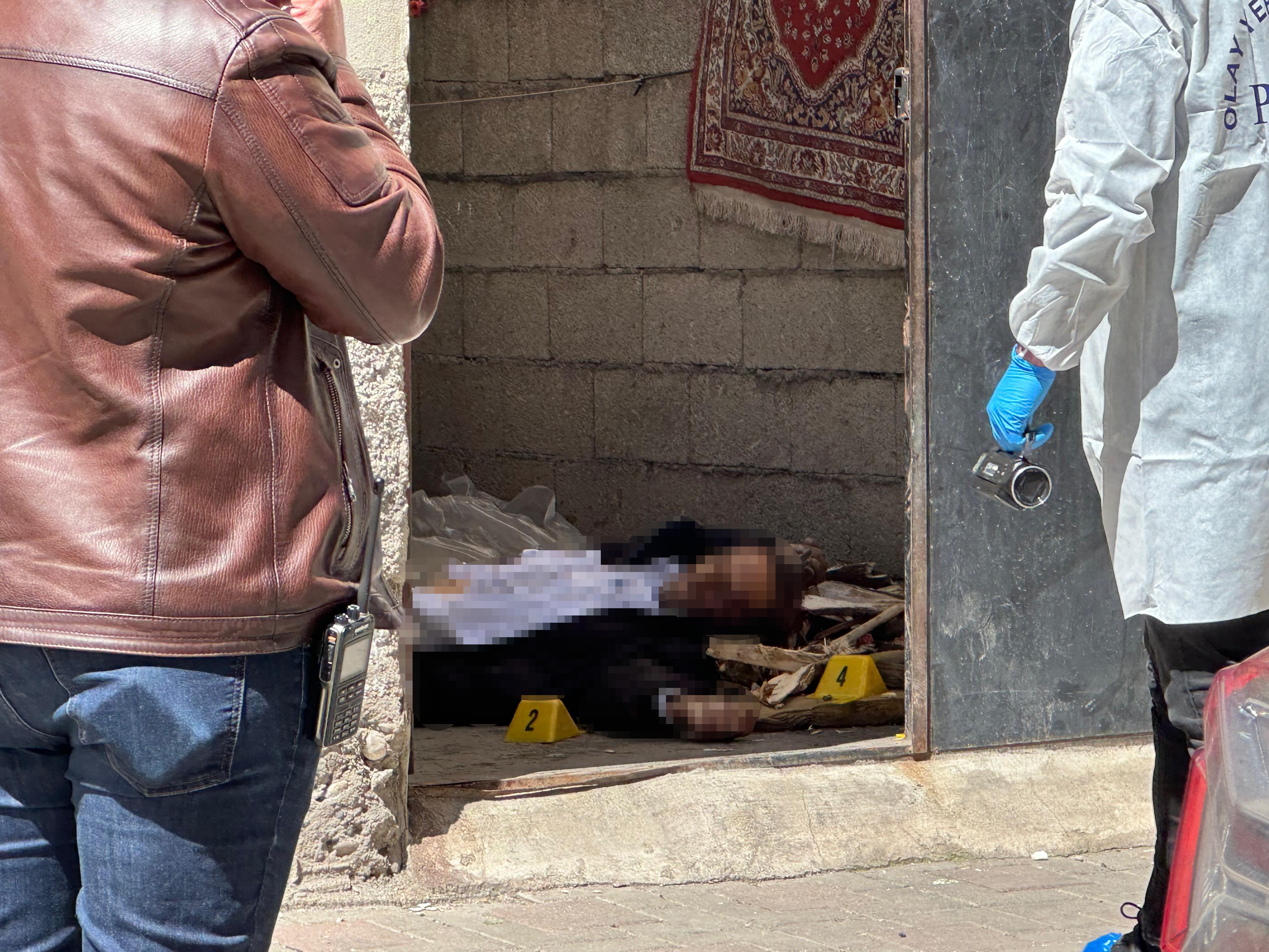 Öfkeli koca dehşet saçtı! Karısını ve sevgilisini aynı evde basıp, kurşun yağdırdı!