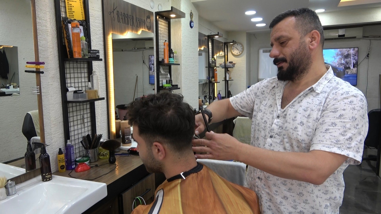 Bursa’da trajikomik olay! Kaçan şüpheliyi polise teslim eden vatandaş, yarım kalan çay keyfine devam etti