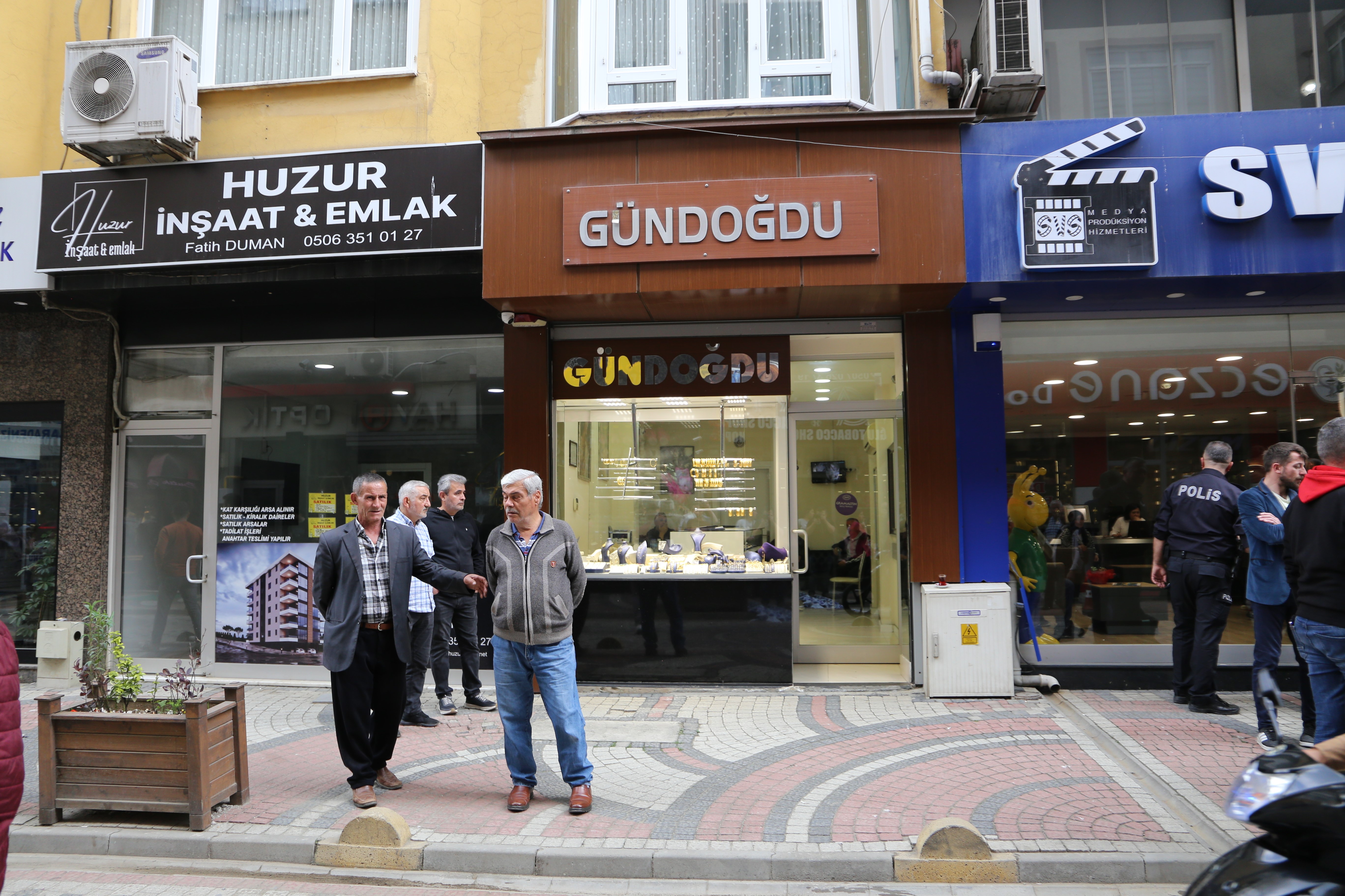 Soygun görüntüleri ortaya çıktı! Giresun’daki kuyumcu soygunu saniye saniye güvenlik kameralarına böyle yansıdı!