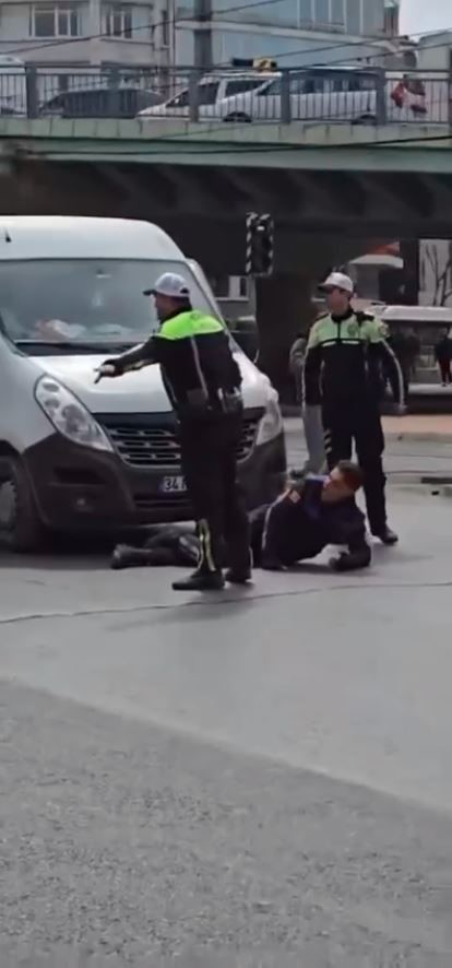 Fatih’deki görüntüler film seti değil gerçek! 'Dur' ihtarına uymayan sürücü, zabıtayı aracın altında sürükledi!