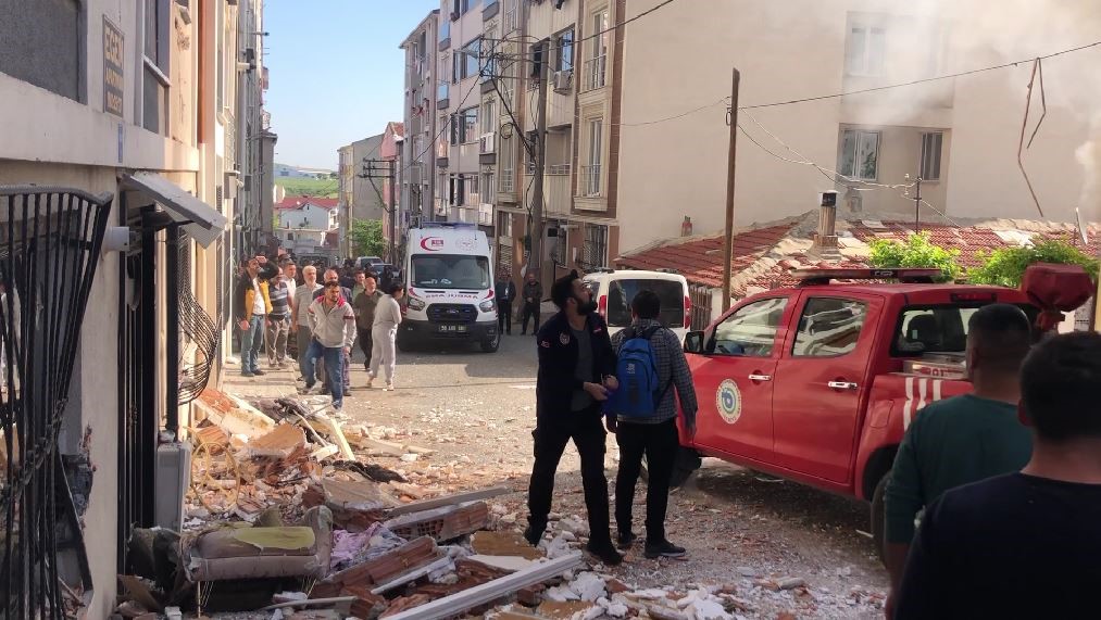 Tekirdağ'da hareketli dakikalar! Binanın 5.kattında doğalgaz bomba gibi patladı!
