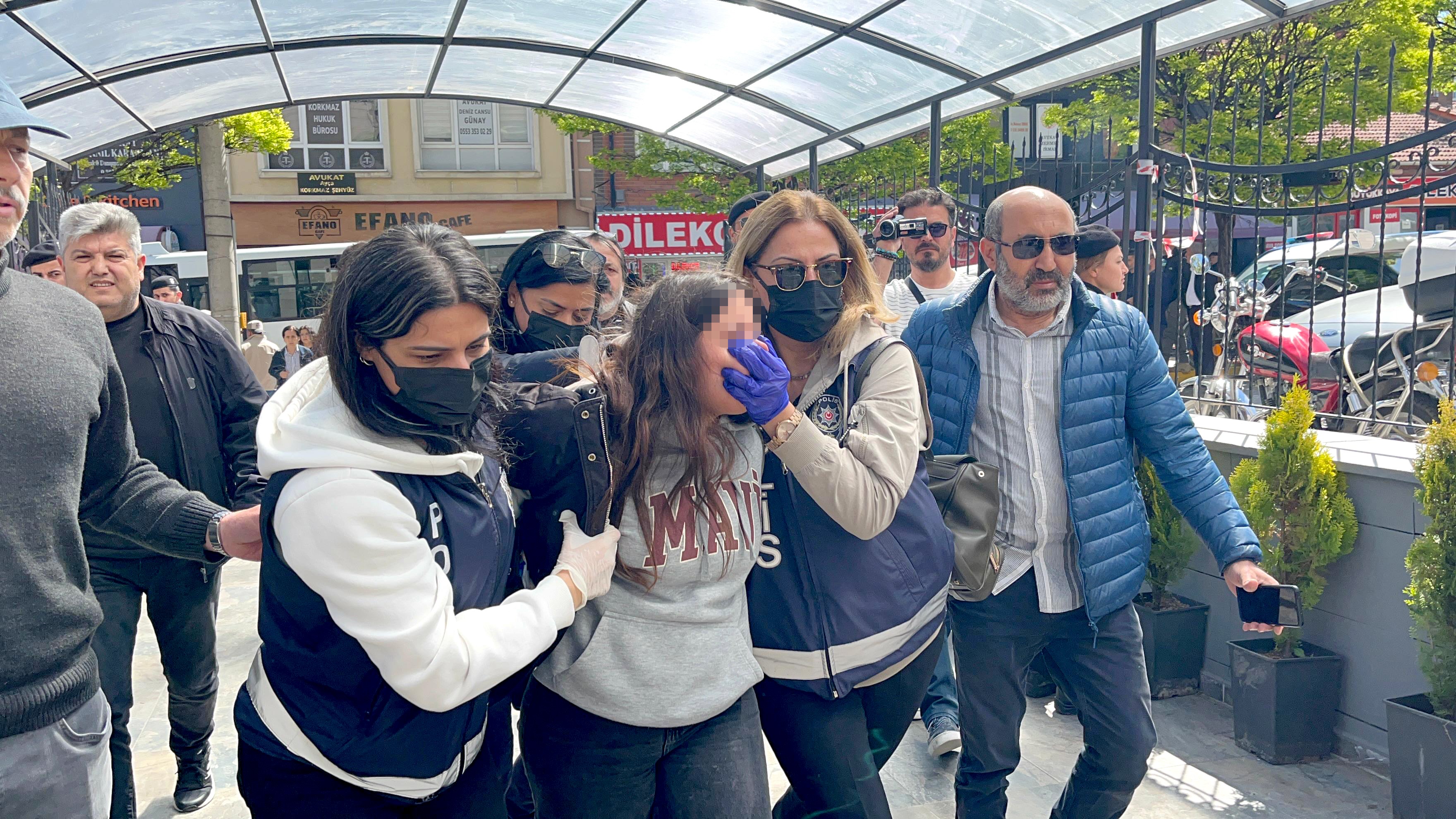 1 Mayıs’ta gerçekleşen tutuklamalara tepki gösterdiler! O, 5 şüpheli adliyeye sevk edildi