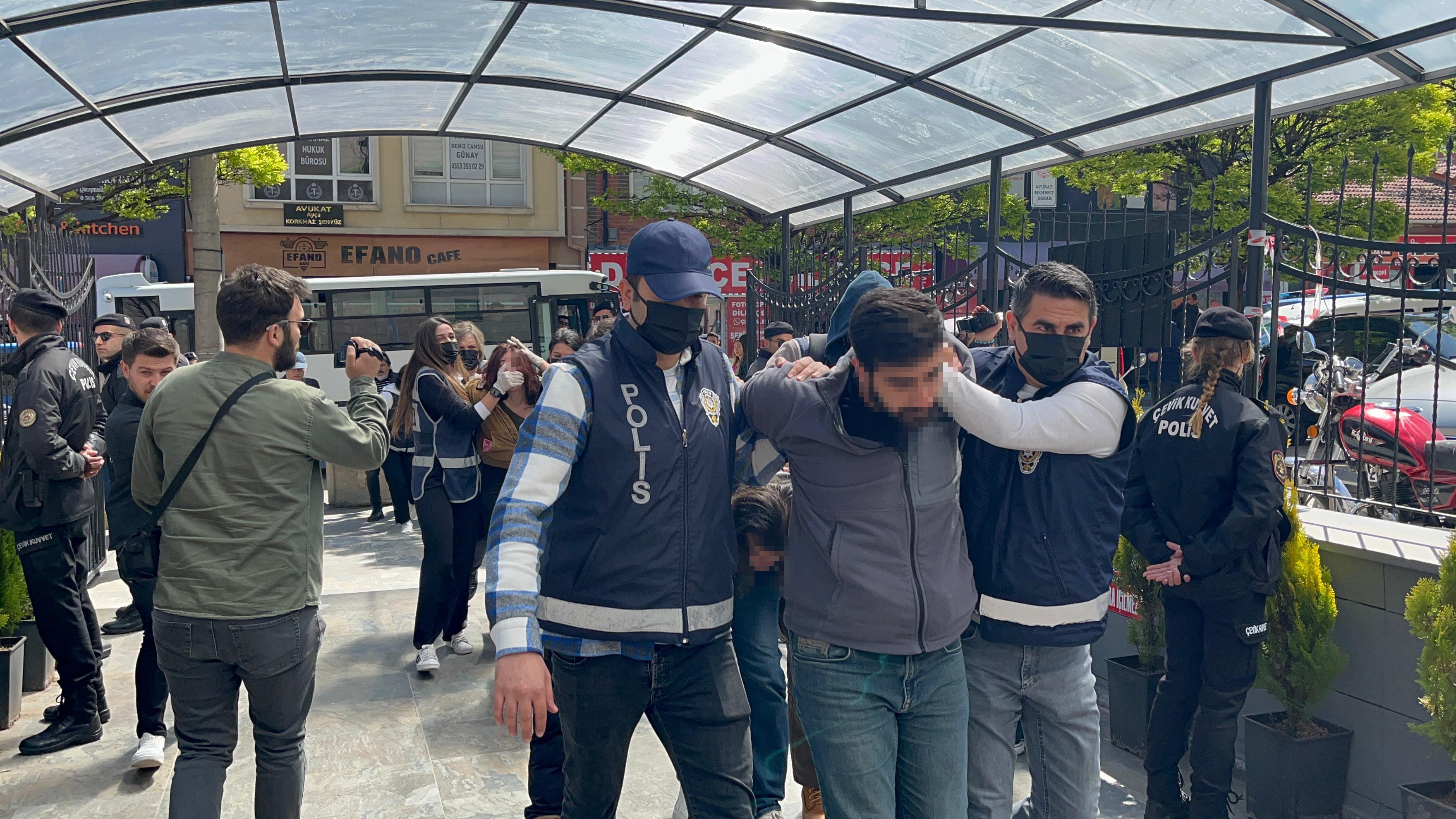 1 Mayıs’ta gerçekleşen tutuklamalara tepki gösterdiler! O, 5 şüpheli adliyeye sevk edildi