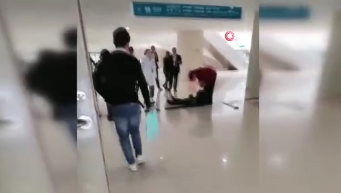 Çin'de dehşet görüntüler! Bıçaklı saldırgan hastanede katliam yaptı! Çok sayıda ölü ve yaralı var!